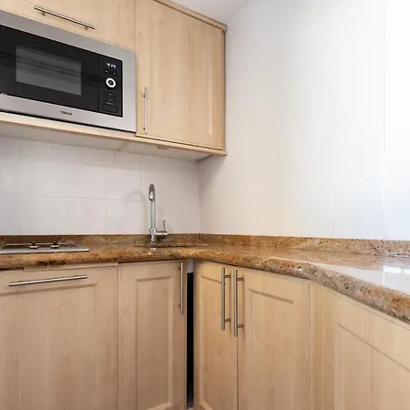 Pyr Apartment